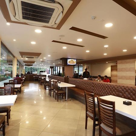 As Airport Inn Kochi Esterno foto