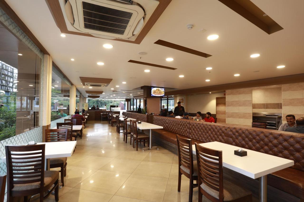 As Airport Inn Kochi Esterno foto